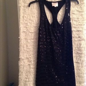 M long black tank top